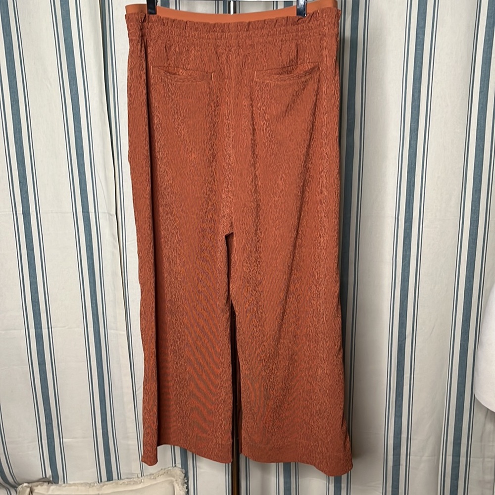 Athleta wide leg textured knit pant trouser 4 pocket Henna Pumpkin 14 inseam 25”